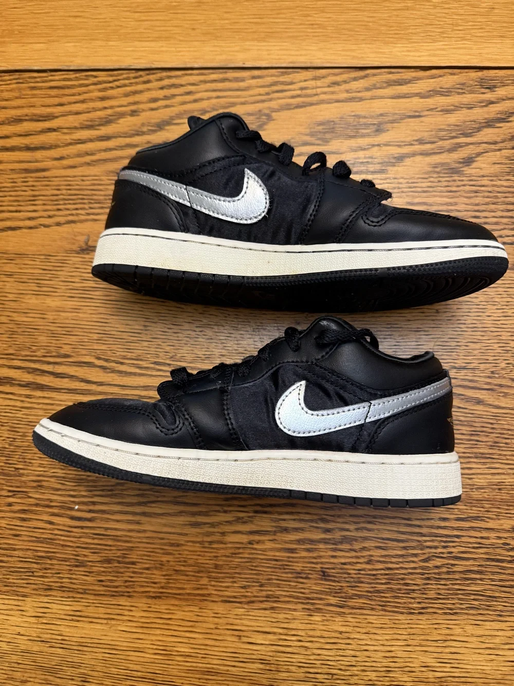 Air Jordan 1 Low Shoes Youth Size 4Y Black Metallic Silver Gold FZ3921-001 Kids